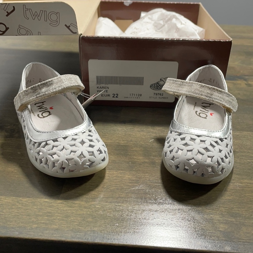 NWT Twig Girls Karen White Leather Shoes